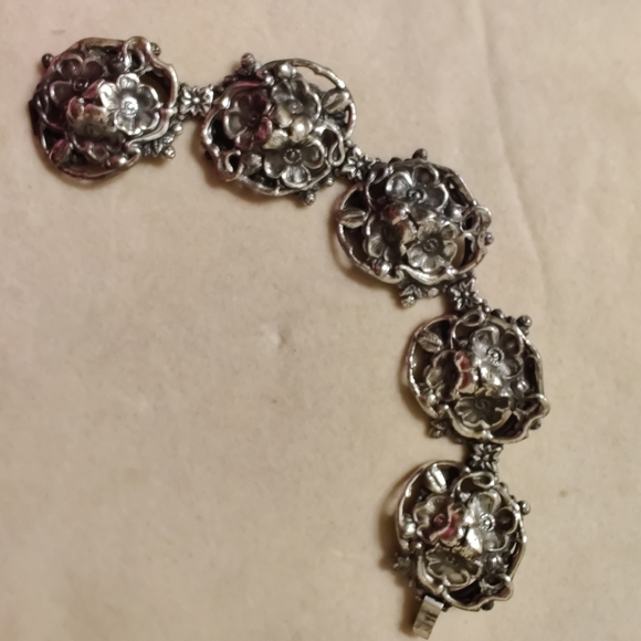 Antique victorian repousse flower bracelet - Picture 8 of 14